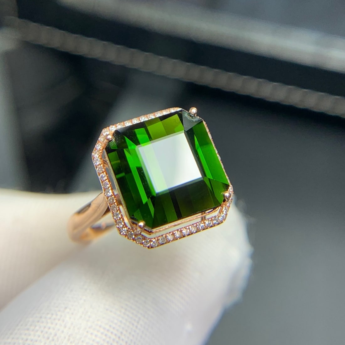 14k Gold 7.3 Ct Natural Tourmaline & Diamond Ring: Ref:231142104 // gold content:14k gold // ring size:7. 25us // // main gemstone:tourmaline // shape:octagonal // carat weight:7. 3ct // color:green // treatment:natural // // adjacent gemstone 2 :