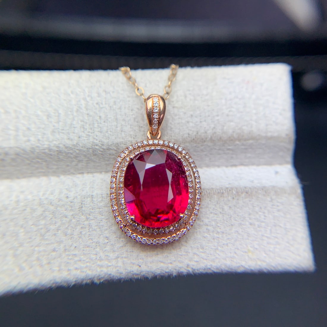 14k Gold 3.4 Ct Natural Tourmaline & Diamond Pendant( Without Chain ): Ref:231142197 // gold content:14k gold // main gemstone:tourmaline // shape:oval // carat weight:3. 4ct // color:red // treatment:natural // // adjacent gemstone 2 : diamond // shape:round // clarity