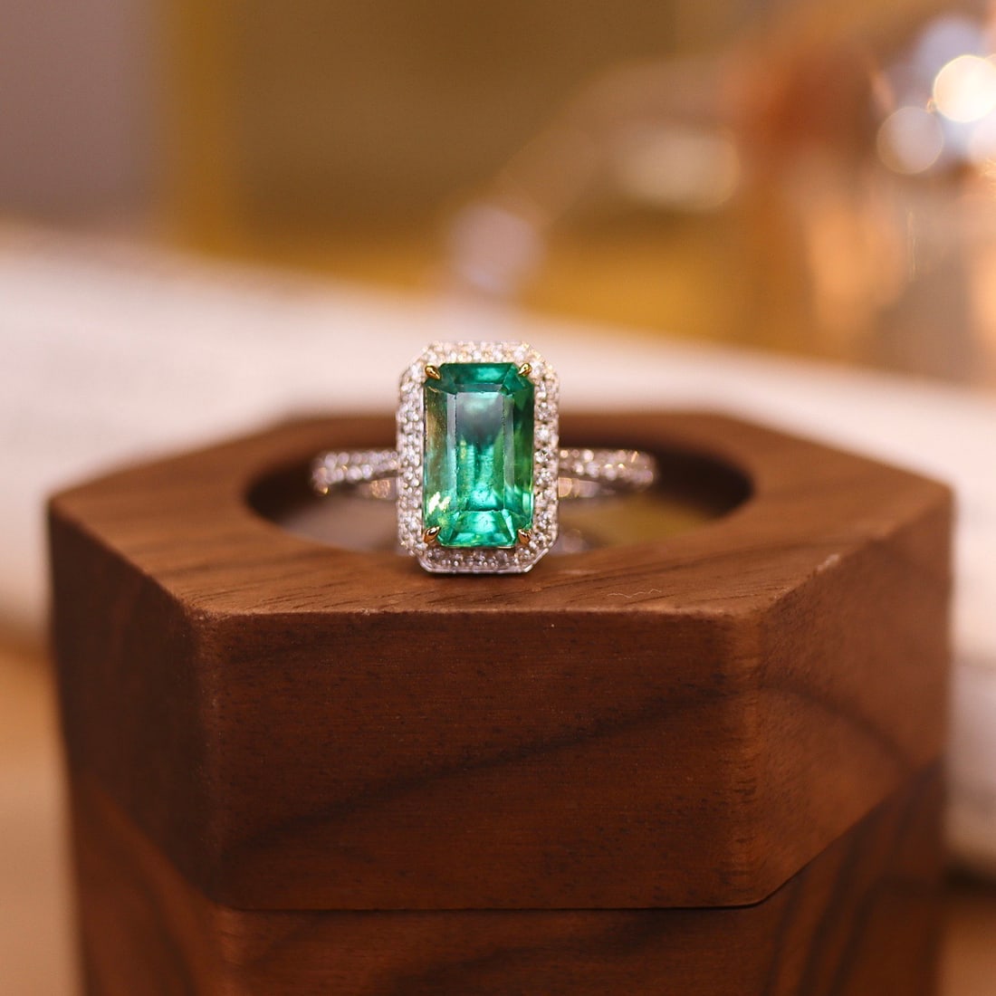 14k Gold 2.72 Ctw Natural Emerald & Diamond Ring: Ref:231142217 // gold content:14k gold // ring size:7. 25us // // main gemstone:emerald // shape:octagonal // carat weight:2. 48ct // color:green // treatment:natural // // adjacent gemstone 2 :