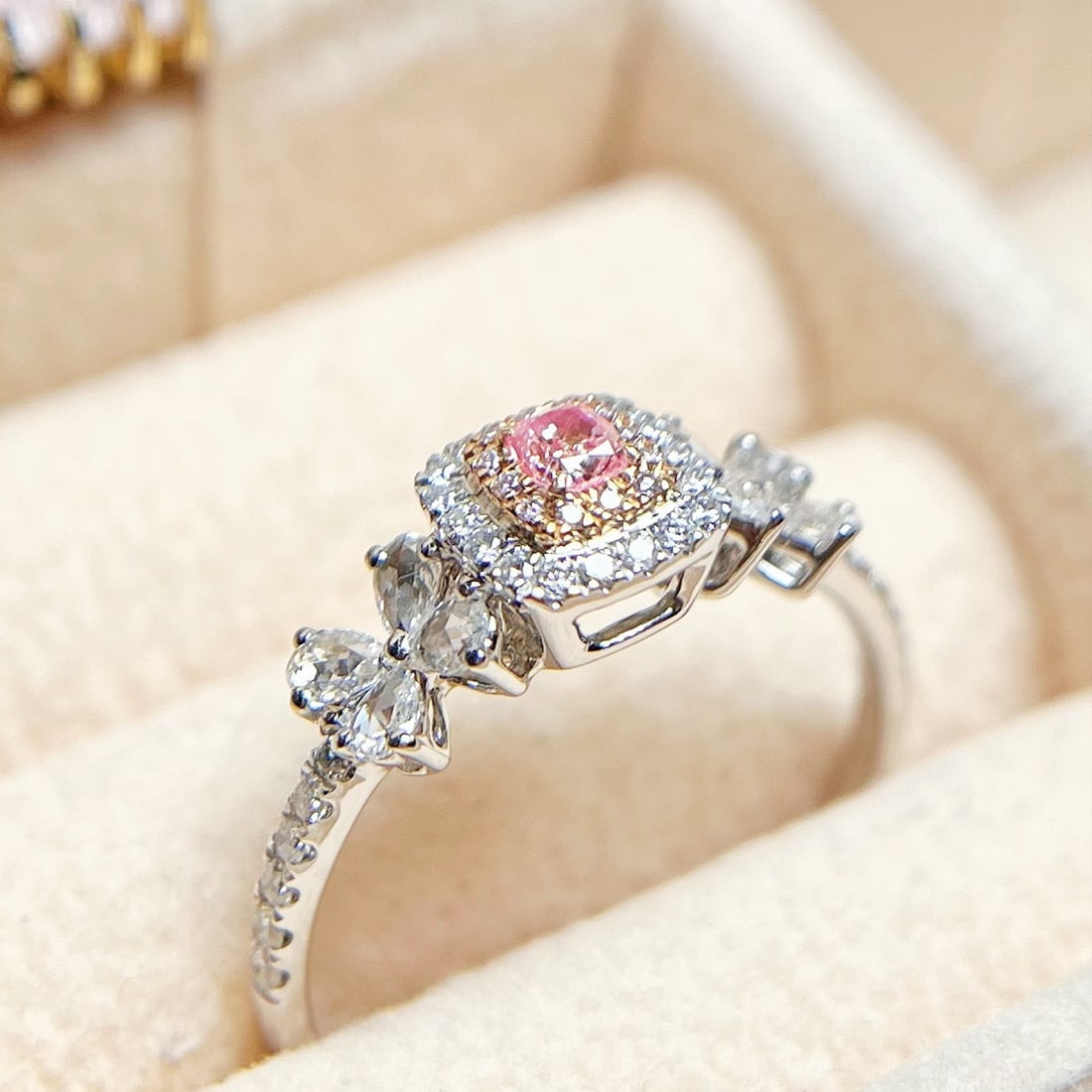 14k Gold 0.81 Ctw Natural Pink Diamond & Diamond Ring - 3