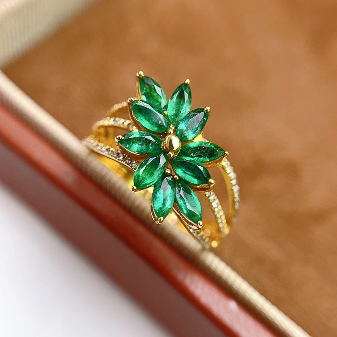 14k Gold 1.40 Ct Natural Emerald & Diamond Ring: Ref:231142280 // gold content:14k gold // ring size:7. 25us // // main gemstone:emerald // shape:marquise // carat weight:1. 40ct // color:green // treatment:natural // // adjacent gemstone 2 :