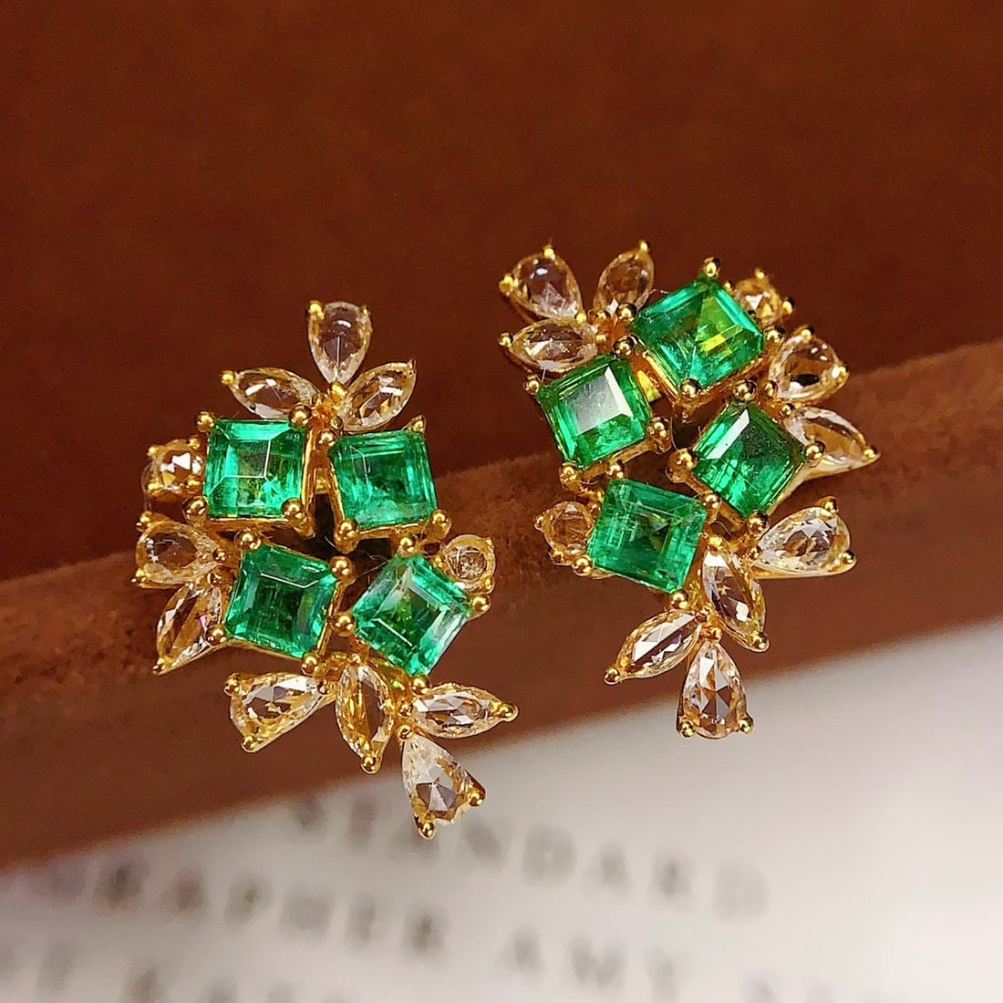 14k Gold 1.5 Ct Natural Emerald & Sapphire Earrings - 4