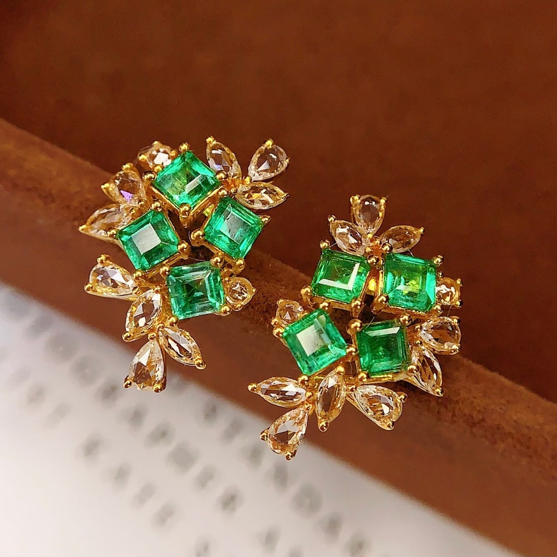 14k Gold 1.5 Ct Natural Emerald & Sapphire Earrings - 5