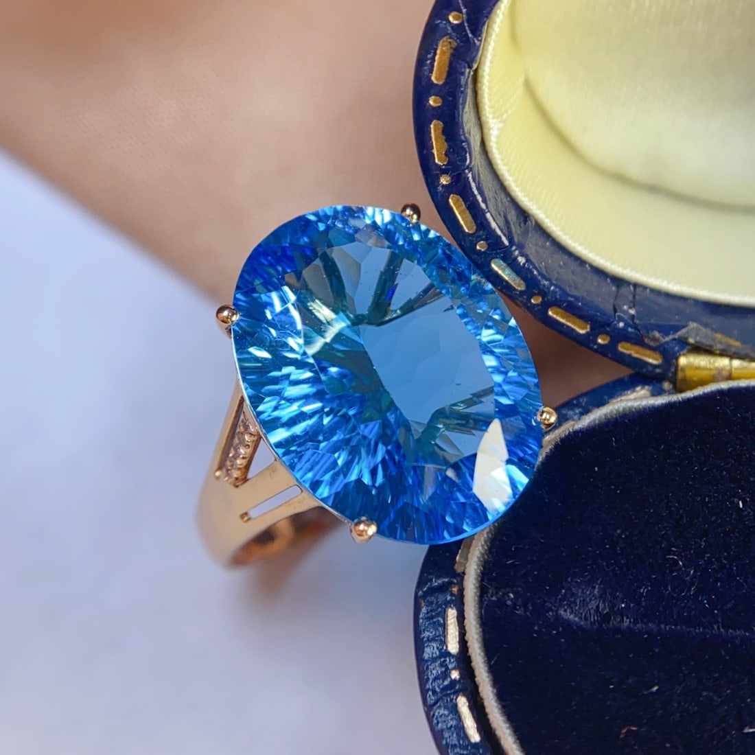 14k Gold 11.80 Ct Natural Topaz & Diamond Ring - 3