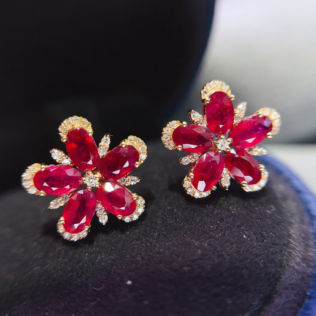14k Gold 3.45 Ct Natural Ruby & Diamond Earrings: Ref:231142303 // gold content:14k gold // main gemstone:ruby // shape:oval // carat weight:3. 45ct // color:red // treatment:natural // // adjacent gemstone 2 : diamond // number of stones:32 // shape