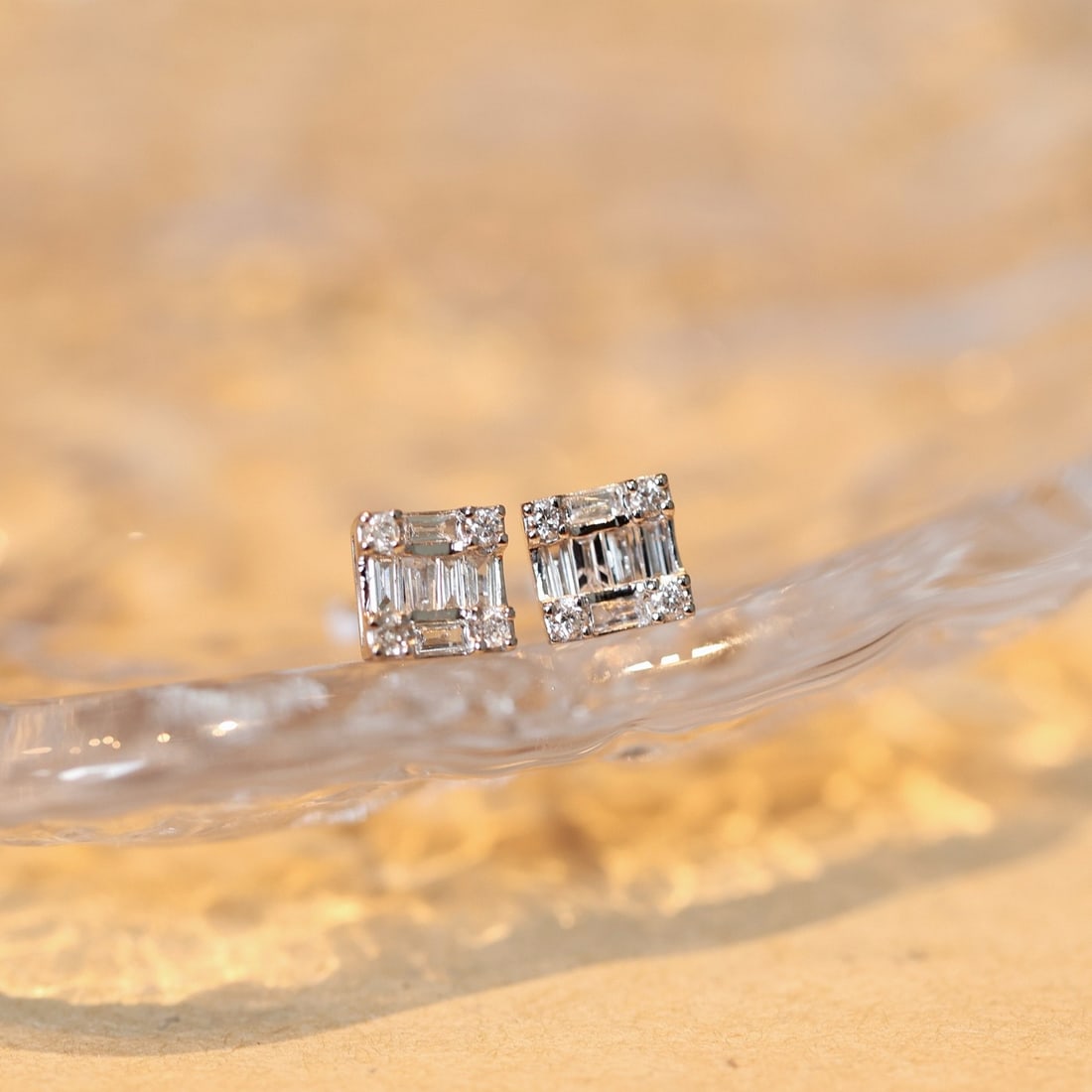 14k Gold 0.35 Ct Natural H Diamond Earrings: Ref:231142310 // gold content:14k gold // main gemstone:diamond // shape:multiple // carat weight:0. 35ct // clarity grade:vs-si // color:h // treatment:natural // Condition: NewLow Estimate: