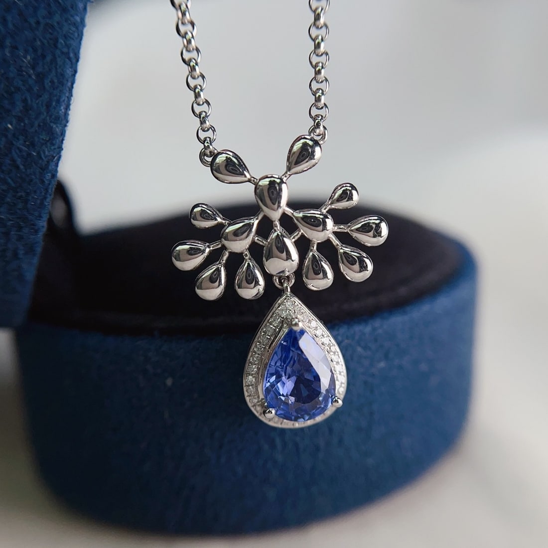 14k Gold 1.25 Ct Natural Sapphire & Diamond Necklace - 4
