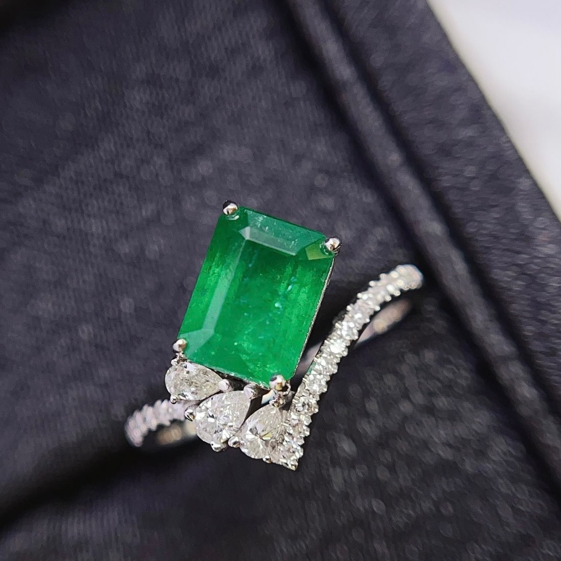 14k Gold 2.00 Ct Natural Emerald & Diamond Ring - 2