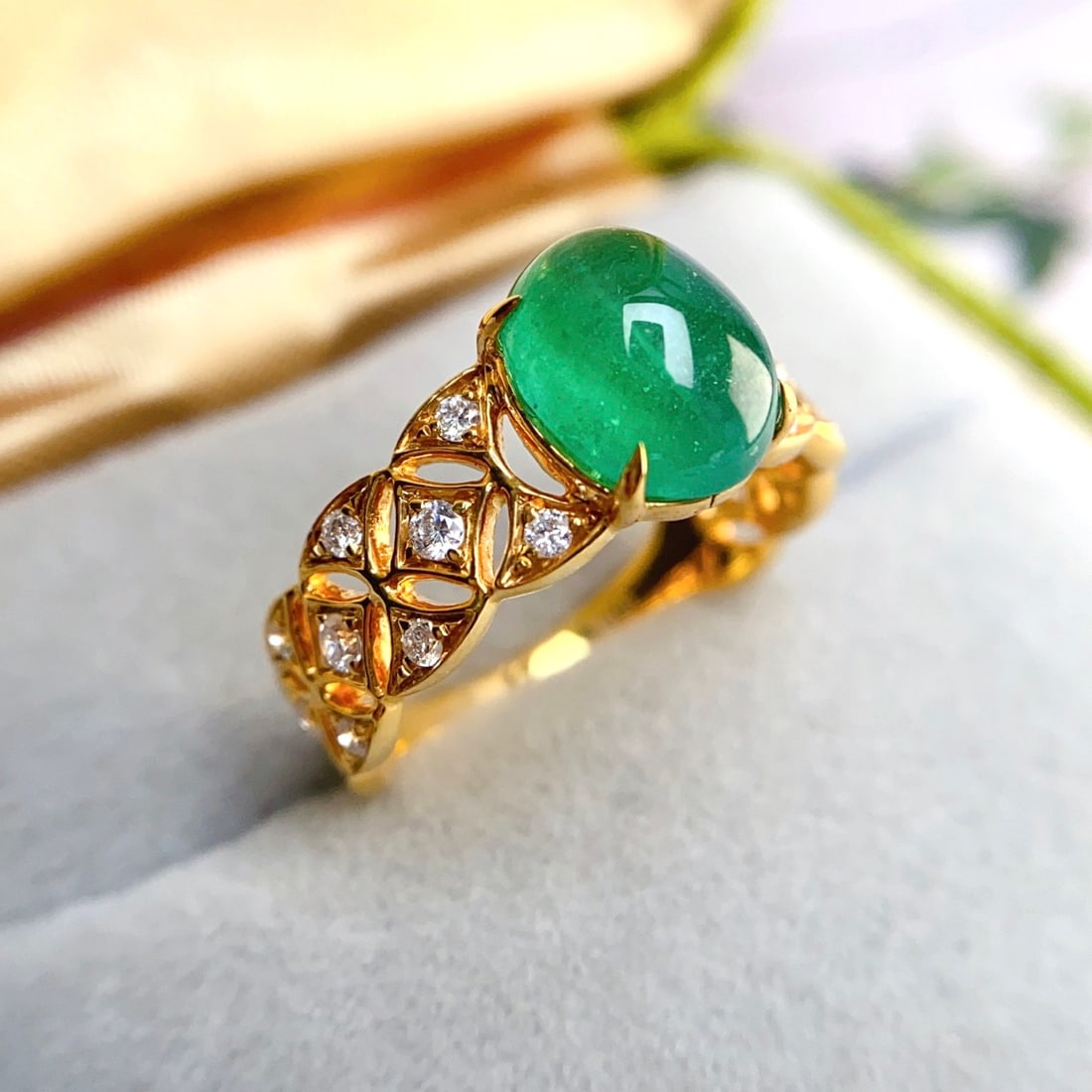 14k Gold 2.25 Ct Natural Emerald & Diamond Ring - 3
