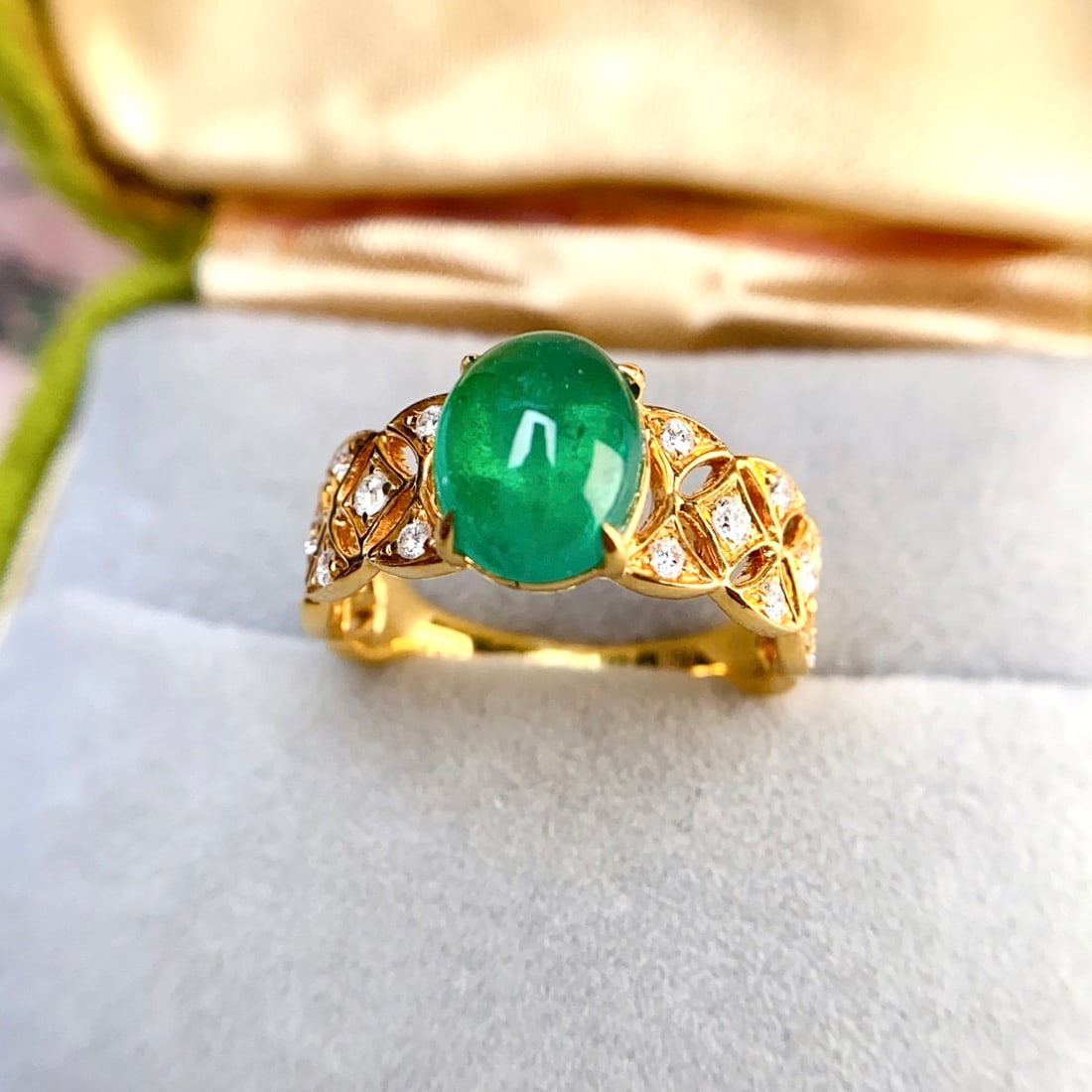 14k Gold 2.25 Ct Natural Emerald & Diamond Ring - 4
