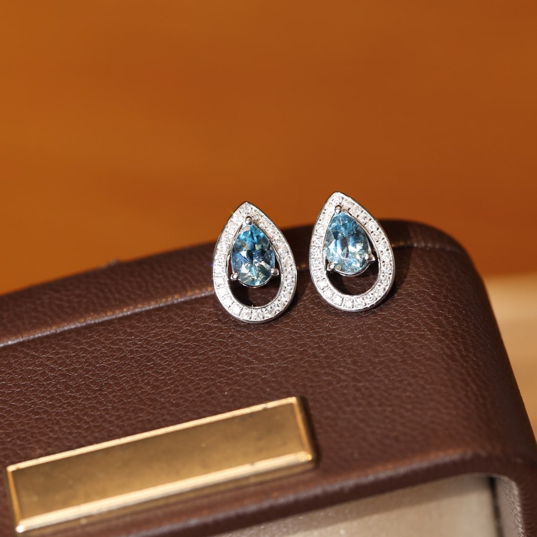 14k Gold 0.90 Ctw Natural Aquamarine & Diamond Earrings - 2