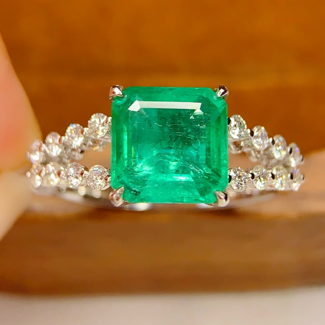 14k Gold 2.15 Ct Natural Emerald & Diamond Ring: Ref:231142359 // gold content:14k gold // ring size:7. 25us // // main gemstone:emerald // shape:octagonal // carat weight:2. 15ct // color:green // treatment:natural // // adjacent gemstone 2 : diamo