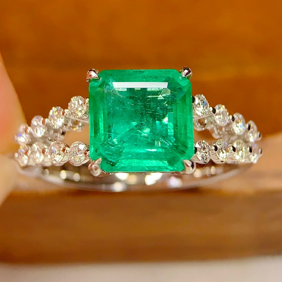 14k Gold 2.15 Ct Natural Emerald & Diamond Ring - 4