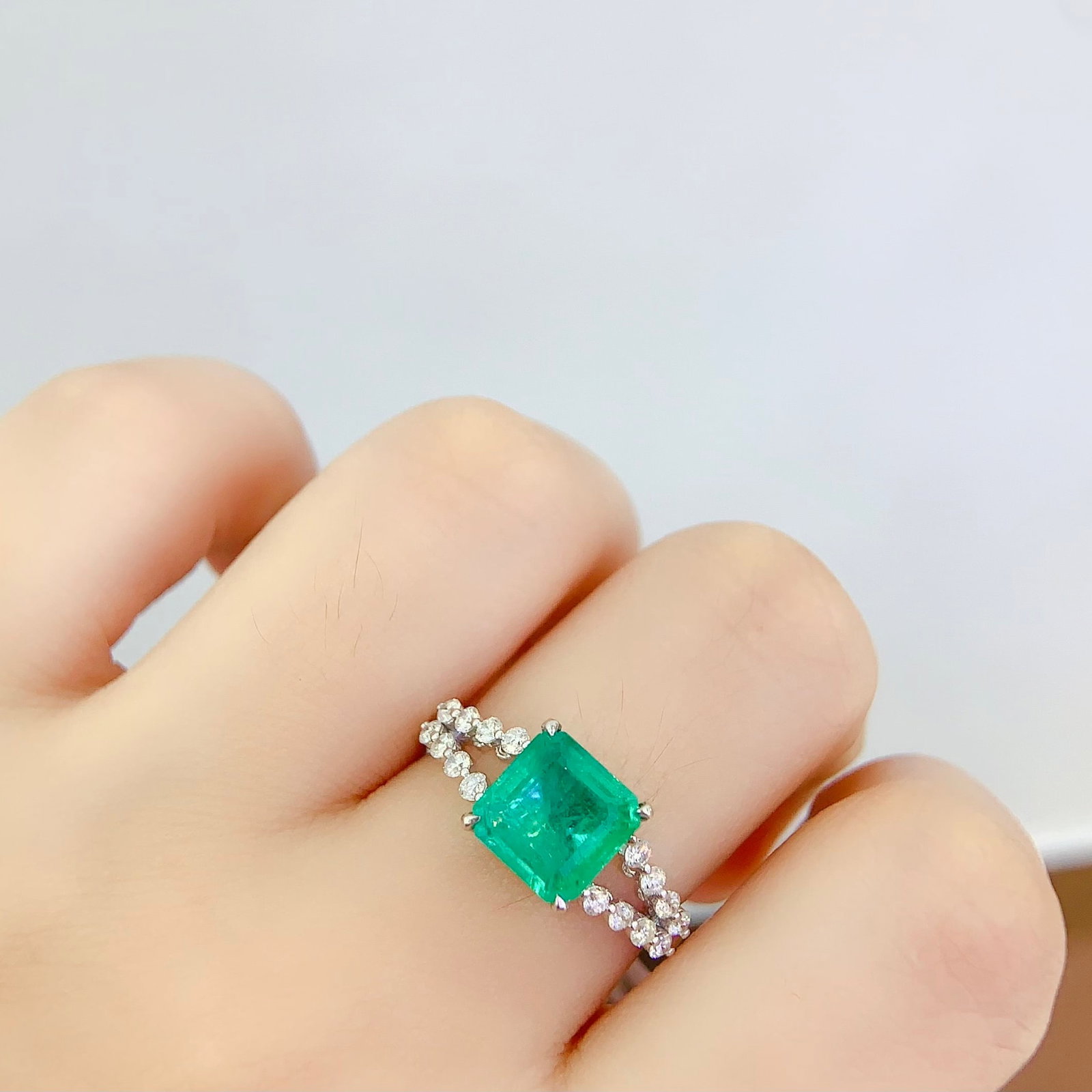 14k Gold 2.15 Ct Natural Emerald & Diamond Ring - 6