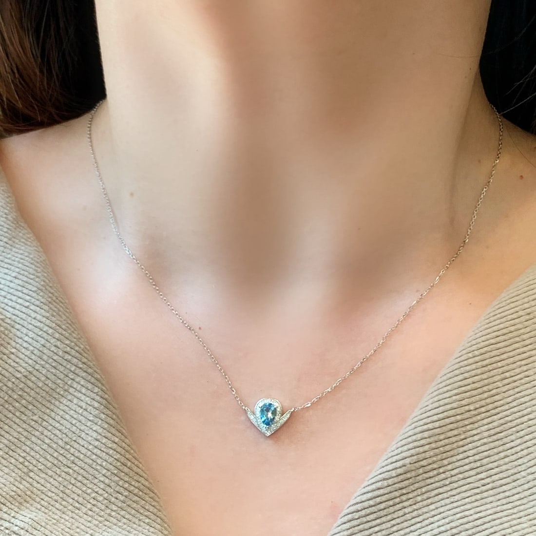 14k Gold 0.52 Ctw Natural Aquamarine & Diamond Necklace - 2