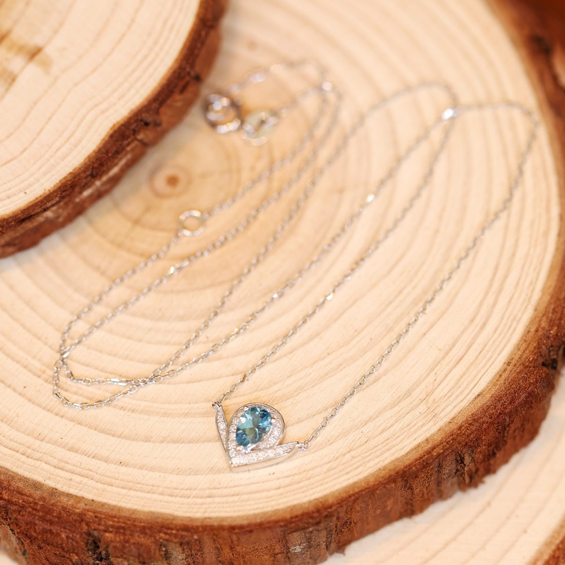 14k Gold 0.52 Ctw Natural Aquamarine & Diamond Necklace - 4