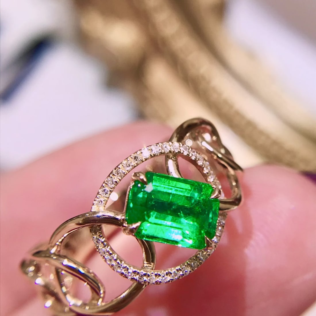 14k Gold 1 Ct Vivid Green Natural Emerald & Diamond Ring - 2