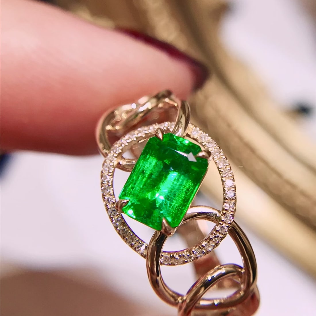 14k Gold 1 Ct Vivid Green Natural Emerald & Diamond Ring - 4