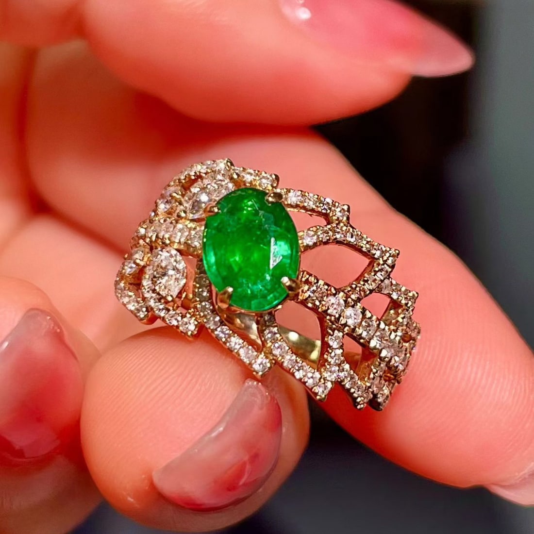 14k Gold 1.90 Ctw Vivid Green Natural Emerald & Diamond Ring - 3