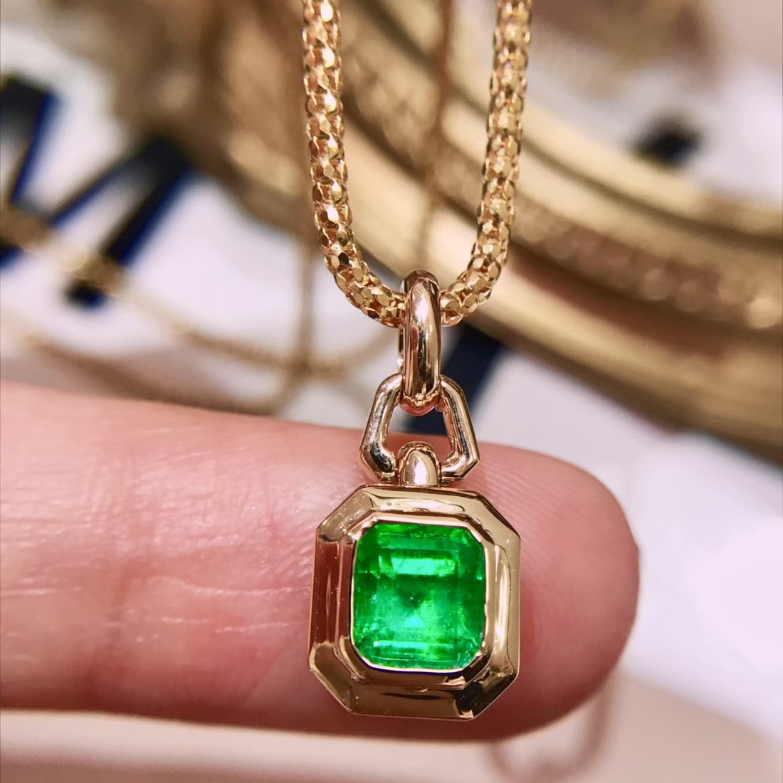14k Gold 1 Ct Vivid Green Natural Emerald Pendant( Without Chain ): Ref:231142425 // gold content:14k gold // main gemstone:emerald // shape:octagonal // carat weight:1ct // color:vivid green // treatment:natural // Condition: NewLow Estimate: 4400.00High Estimate: