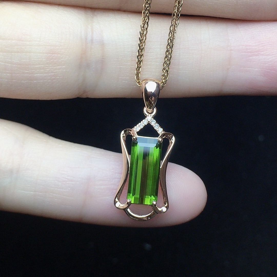 14k Gold 1.56 Ct Natural Tourmaline & Diamond Pendant( Without Chain ): Ref:231142427 // gold content:14k gold // main gemstone:tourmaline // shape:octagonal // carat weight:1. 56ct // color:green // treatment:natural // // adjacent gemstone 2 : diamond // number of