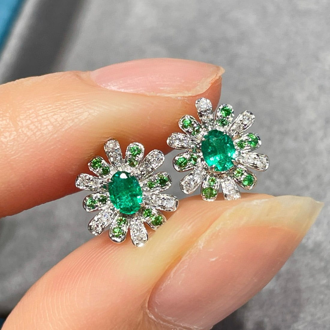 14k Gold 0.3 Ct Natural Emerald & Diamond & Tsavorite Earrings - 3