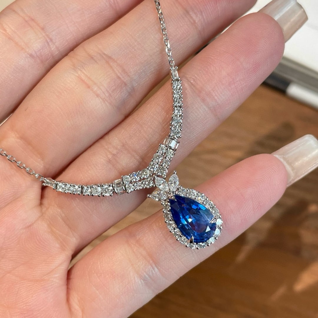 14k Gold 2 Ct Natural Sapphire & Diamond Necklace: Ref:230967127 // gold content:14k gold // main gemstone:sapphire // shape:pear // carat weight:2ct // color:blue // treatment:natural // // adjacent gemstone 2 : diamond // shape:multiply // clarity