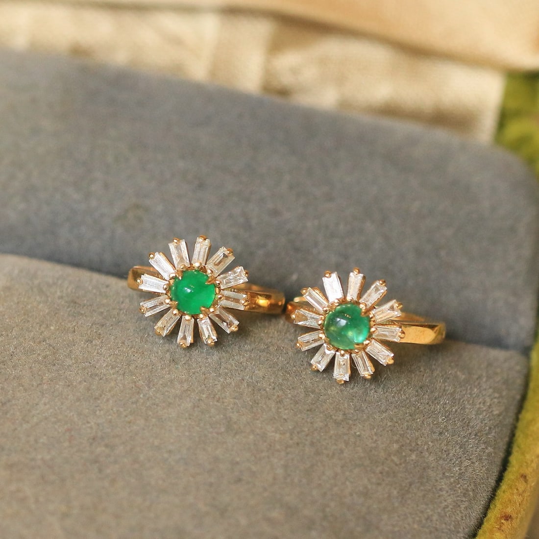 14k Gold 0.7 Ctw Natural Emerald & Diamond Earrings - 3
