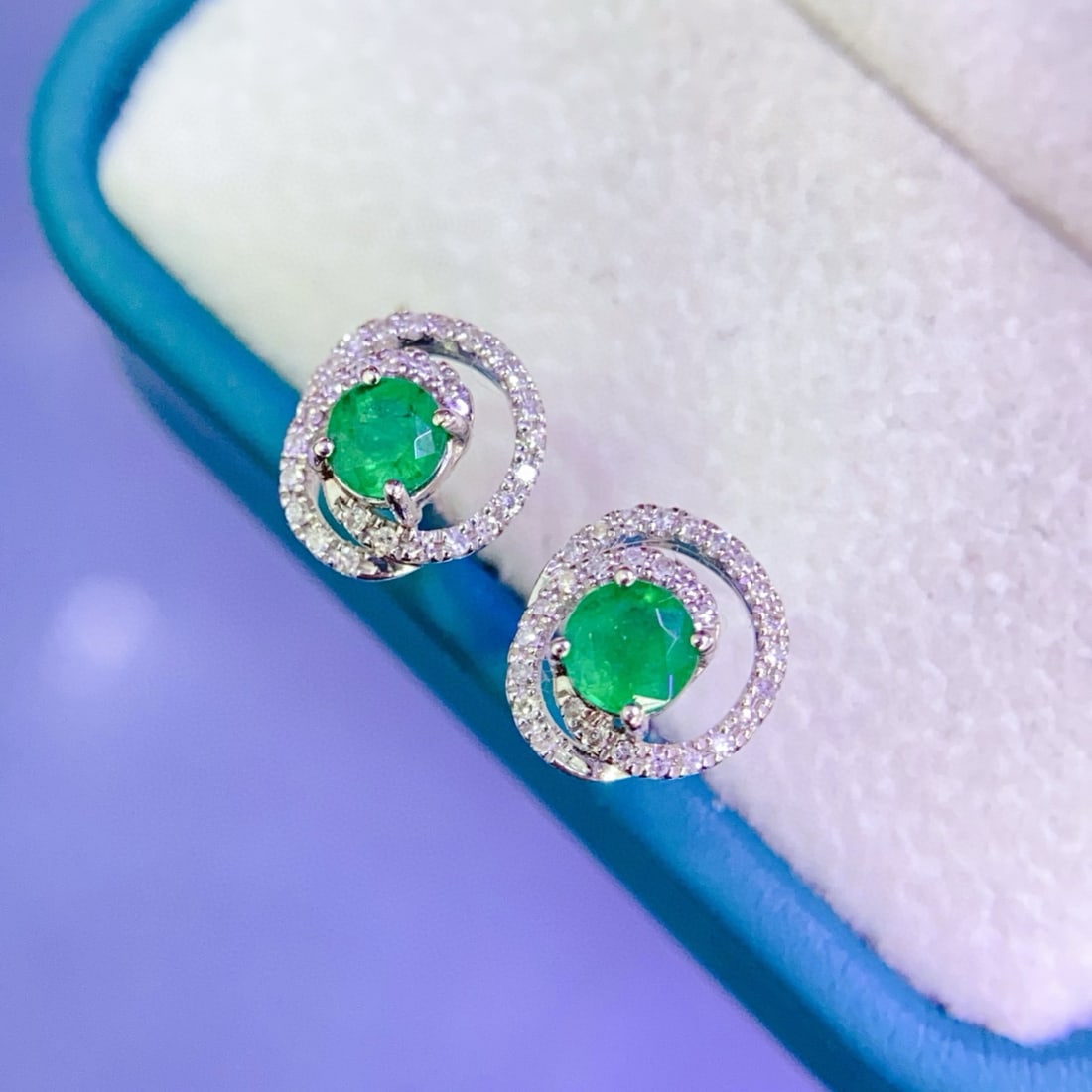 14k Gold 0.7 Ct Natural Emerald & Diamond Earrings - 6