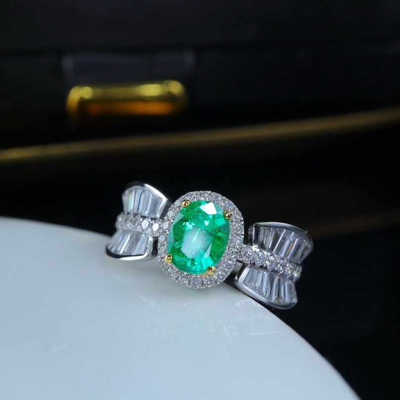 14k Gold 1.48 Ctw Natural Emerald & Diamond Ring: Ref:230968006 // gold content:14k gold // ring size:7. 25us // // main gemstone:emerald // shape:oval // carat weight:0. 75ct // color:green // treatment:natural // // adjacent gemstone 2 : diamond