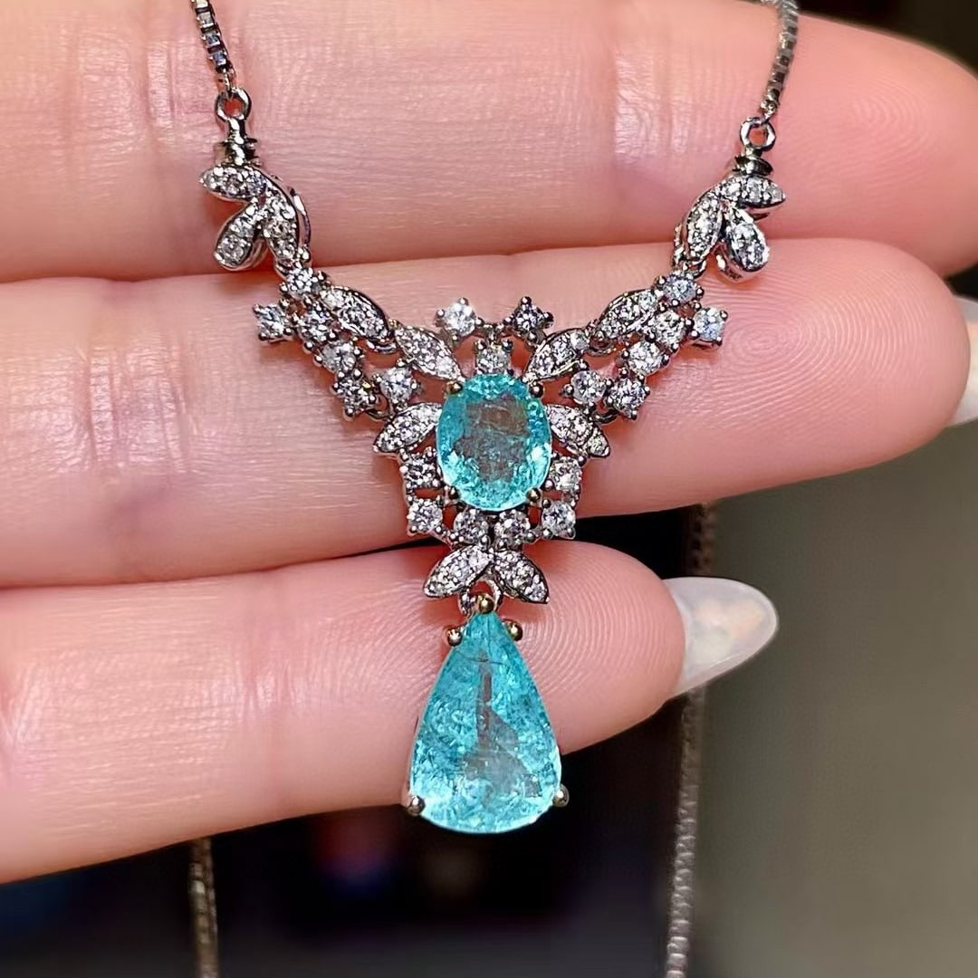 14k Gold 3.34 Ctw Natural Paraiba Tourmaline & Diamond Necklace: Ref:230968029 // gold content:14k gold // main gemstone:paraiba tourmaline // shape:multiply // carat weight:2. 64ct // color:neon blue // treatment:natural // // adjacent gemstone 2 : diamond // shap
