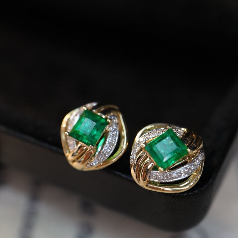 14k Gold 0.89 Ctw Vivid Green Natural Emerald & Diamond Earrings - 6