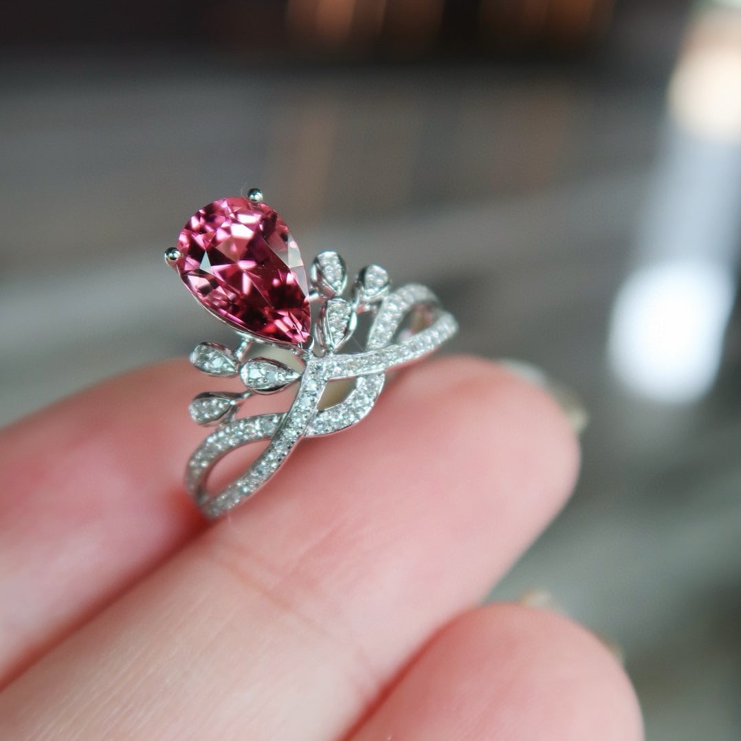 14k Gold 1.5 Ct Natural Tourmaline & Diamond Ring: Ref:230968140 // gold content:14k gold // ring size:7. 25us // // main gemstone:tourmaline // shape:pear // carat weight:1. 5ct // color:red // treatment:natural // // adjacent gemstone 2 : diamond