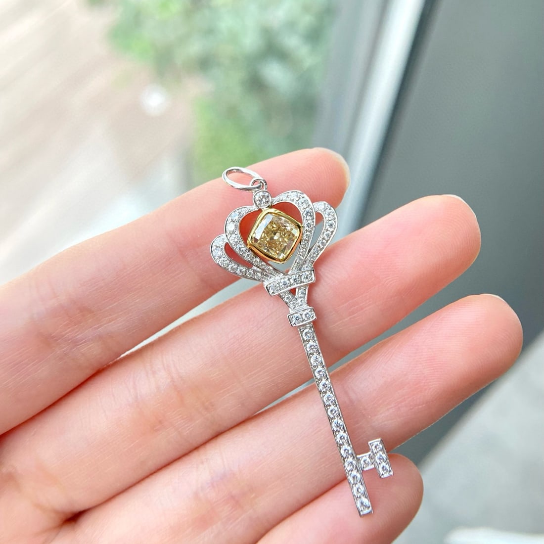 14k Gold 1.57 Ctw Natural Yellow Diamond & Diamond Necklace: Ref:230968176 // gold content:14k gold // main gemstone:yellow diamond // shape:cushion // carat weight:1. 01ct // color:yellow // treatment:natural // // adjacent gemstone 2 : diamond // shape:round