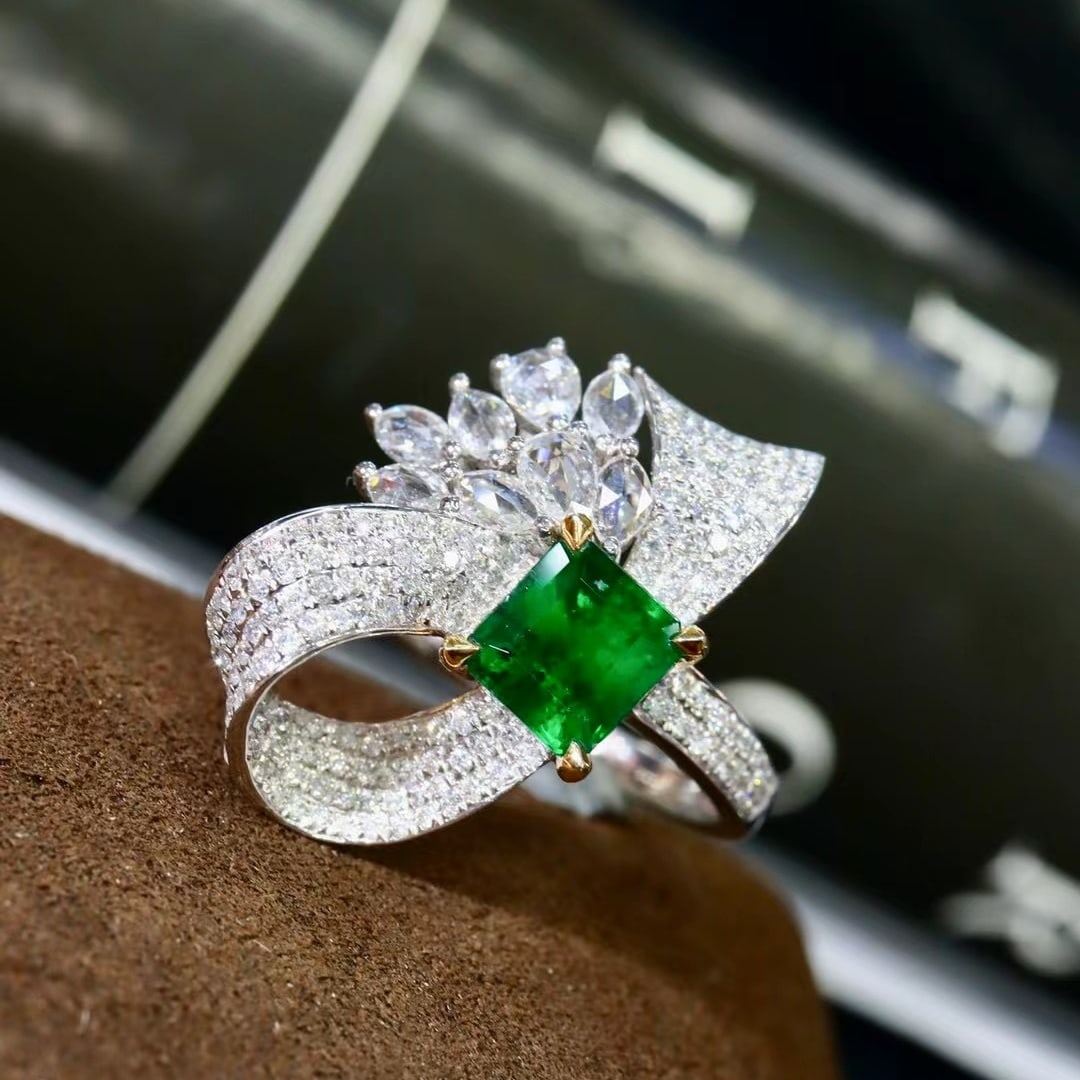 14k Gold 2.31 Ctw Vivid Green Natural Emerald & Diamond Ring: Ref:230968183 // gold content:14k gold // ring size:7. 25us // // main gemstone:emerald // shape:octagonal // carat weight:1. 21ct // color:vivid green // treatment:natural // // adjacent gemstone 2