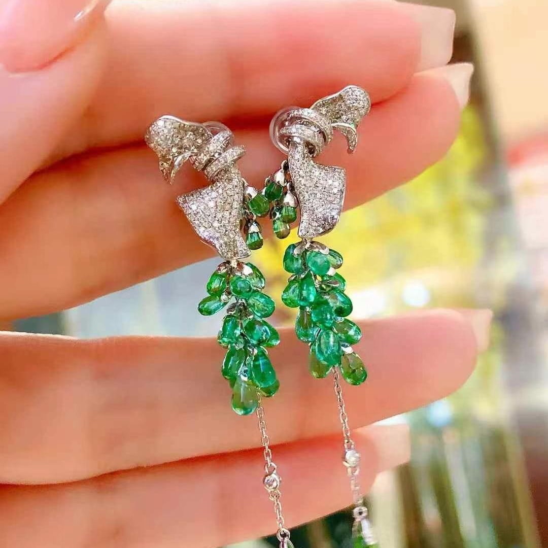 14k Gold 22 Ct Natural Emerald & Diamond Earrings: Ref:230968190 // gold content:14k gold // main gemstone:emerald // shape:pear // carat weight:22ct // color:green // treatment:natural // // adjacent gemstone 2 : diamond // shape:round // clarity gra