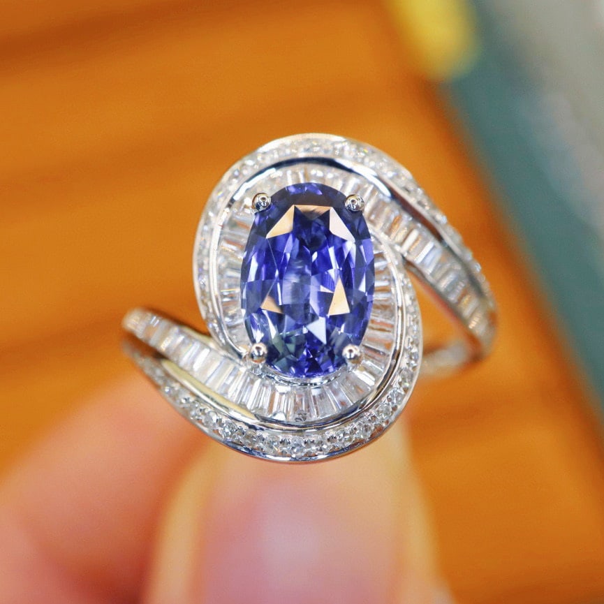 14k Gold 2.72 Ctw Natural Sapphire & Diamond Ring: Ref:230968295 // gold content:14k gold // ring size:7. 25us // // main gemstone:sapphire // shape:oval // carat weight:2. 02ct // color:blue // treatment:natural // // adjacent gemstone 2 : diamond //