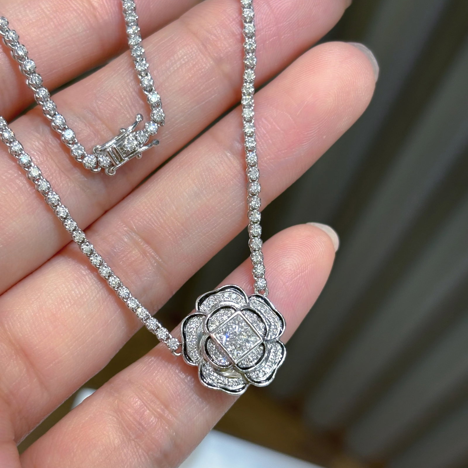 14k Gold 3 Ct Natural H Diamond Necklace: Ref:230968345 // gold content:14k gold // main gemstone:diamond // shape:multiply // carat weight:3ct // clarity grade:vs-si // color:h // treatment:natural // Condition: New Low Estimate: 7700.00 Hig