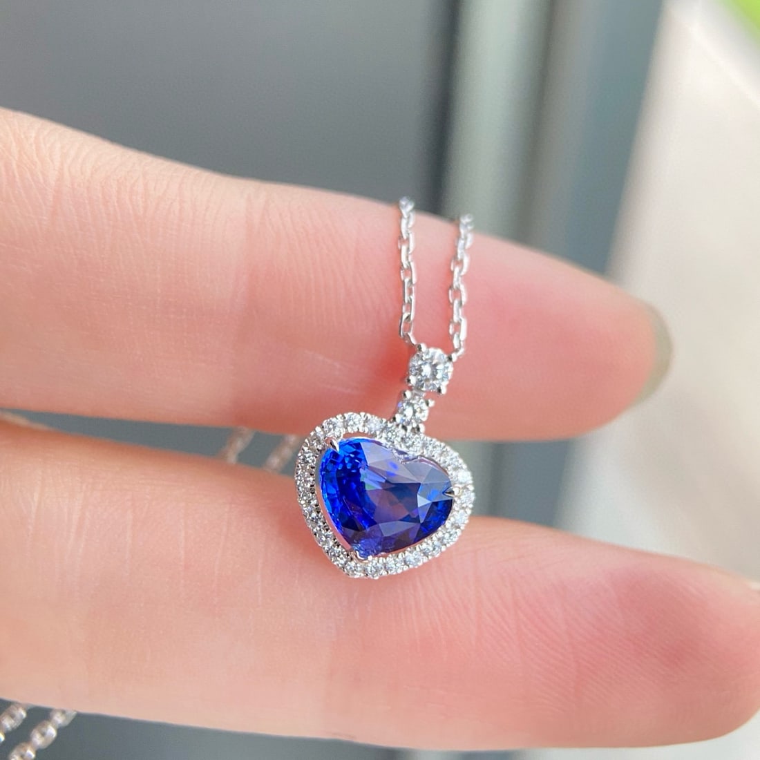 14k Gold 1.77 Ctw Natural Sapphire & Diamond Necklace: Ref:230968374 // gold content:14k gold // main gemstone:sapphire // shape:heart // carat weight:1. 6ct // color:royal blue // treatment:natural // // adjacent gemstone 2 : diamond // shape:round //