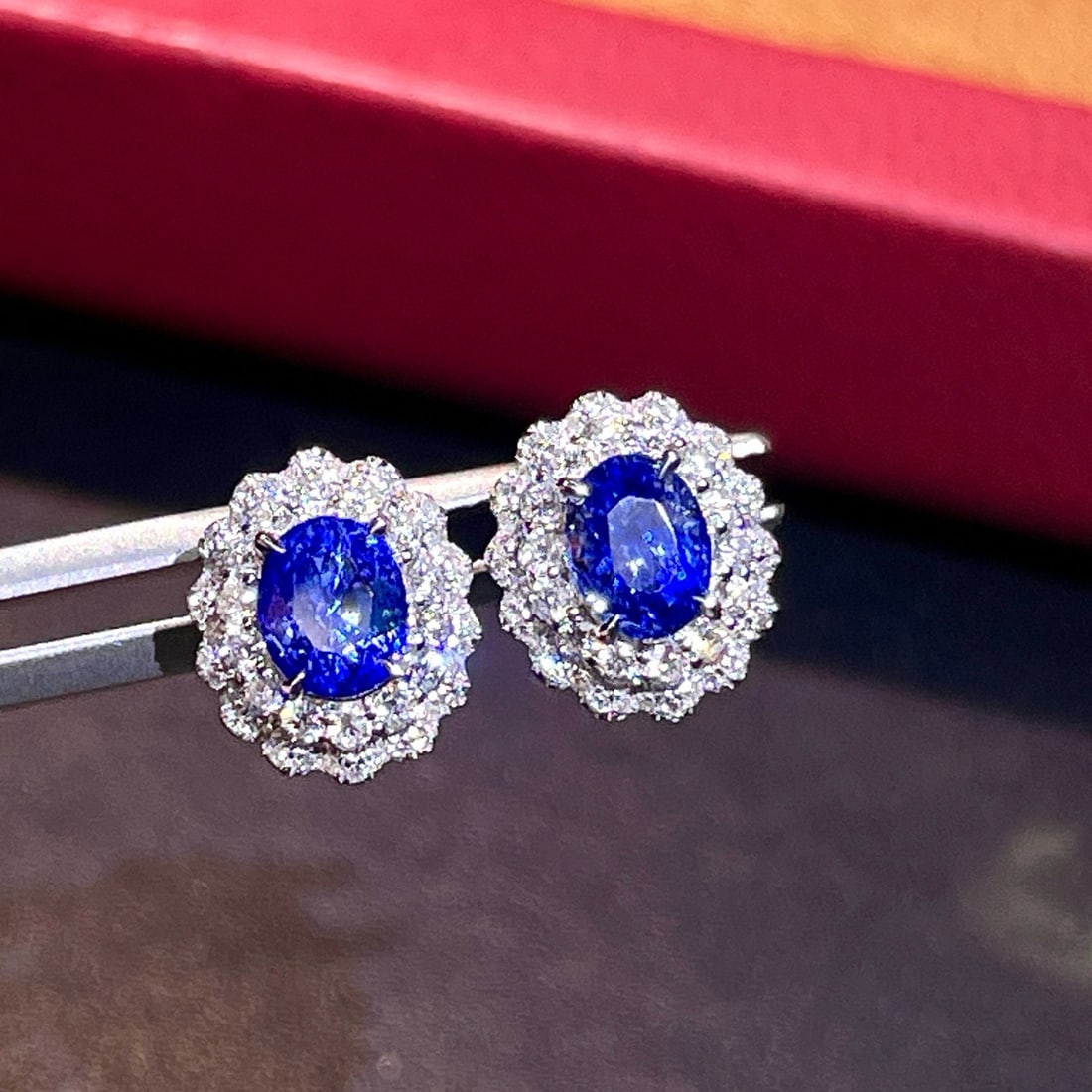 14k Gold 2.84 Ctw Natural Sapphire & Diamond Earrings: Ref:230968410 // gold content:14k gold // main gemstone:sapphire // shape:oval // carat weight:2. 24ct // color:cornflower blue // treatment:natural // // adjacent gemstone 2 : diamond // shape:round 
