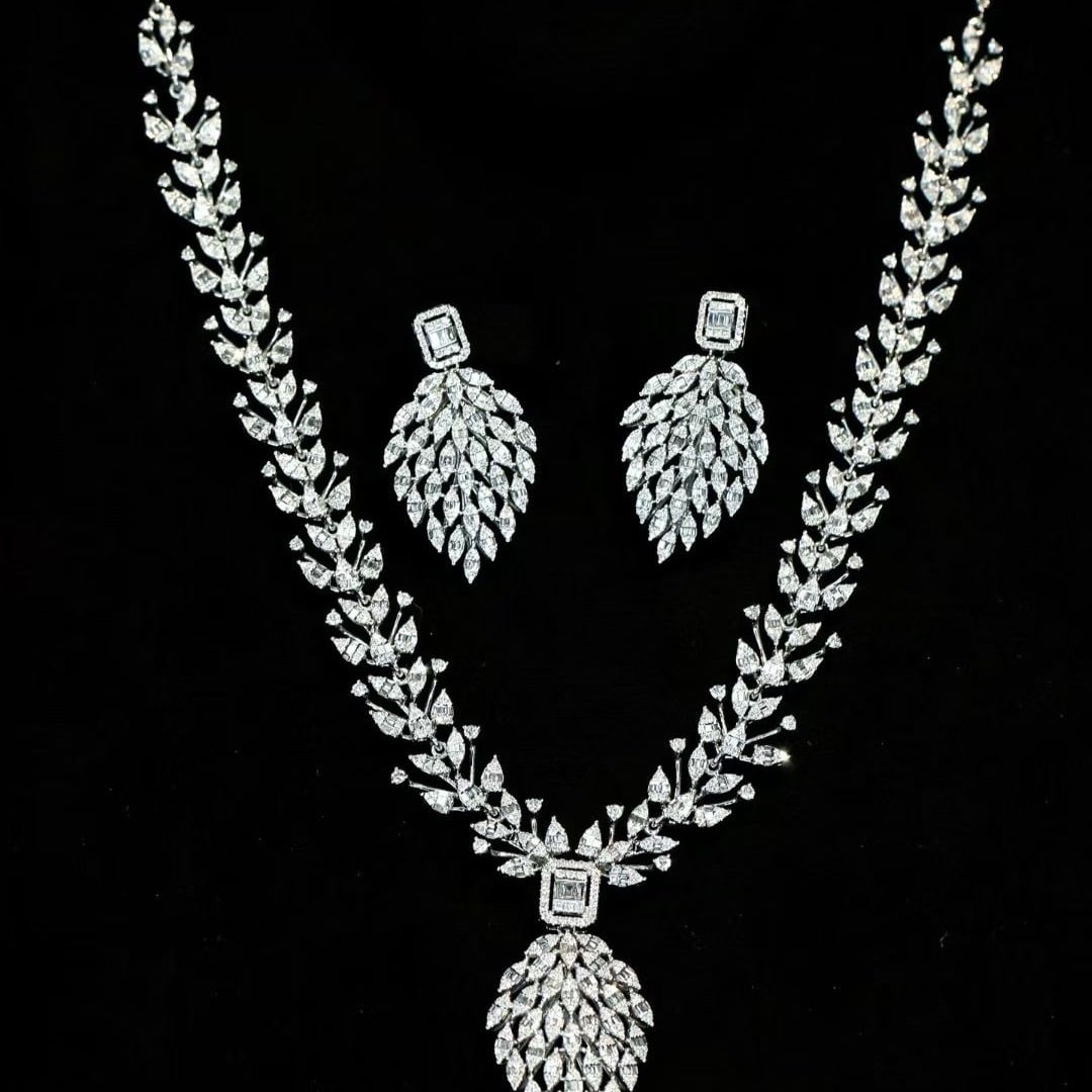 14k Gold 5.77 Ctw Natural H Diamond Jewelry Set: Ref:231137025 // gold content:14k gold // earrings // main gemstone:diamond // shape:multiple // carat weight:1. 52ct // clarity grade:vs-si // color:h // treatment:natural // necklace // main