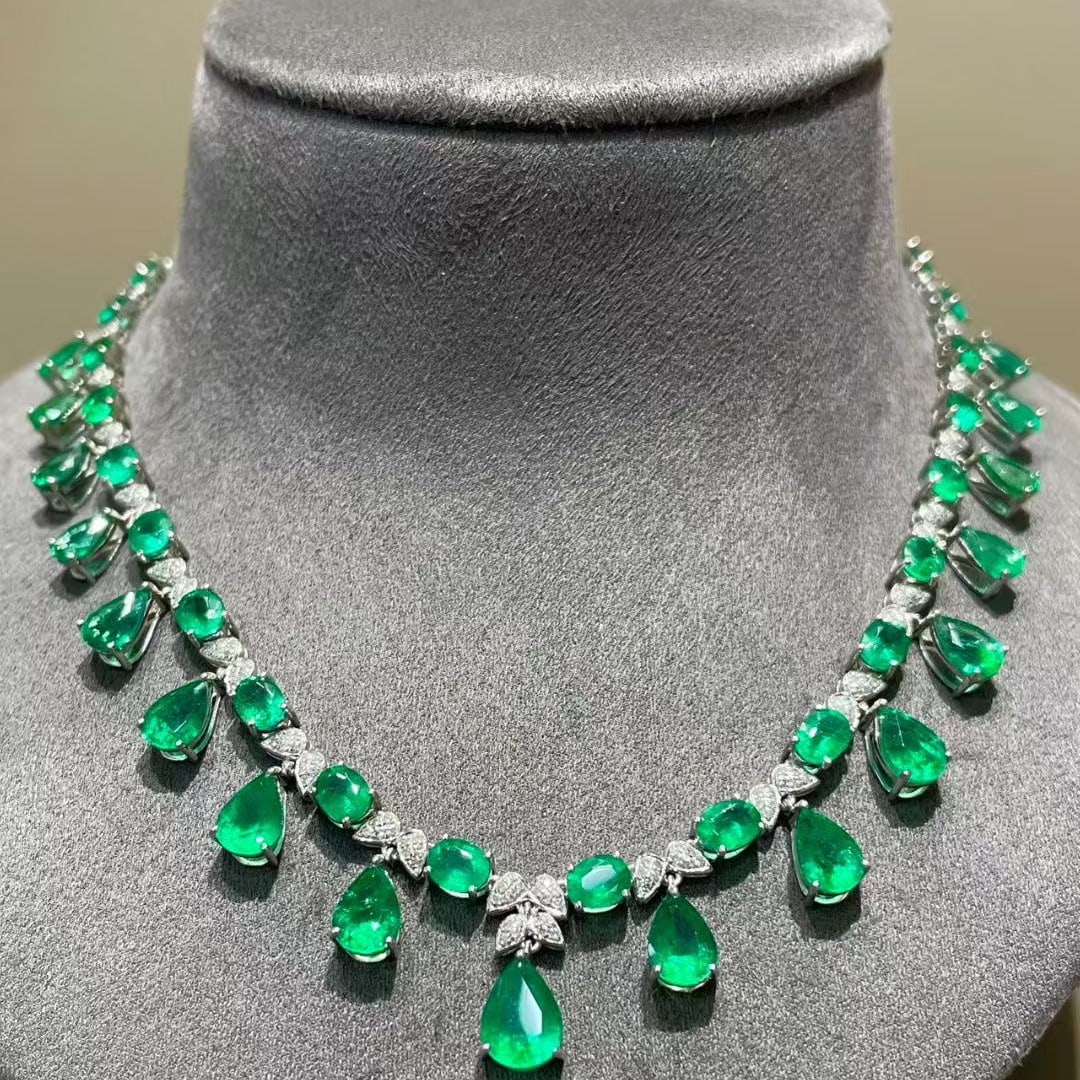 14k Gold 11 Ct Natural Emerald & Diamond Necklace - 2