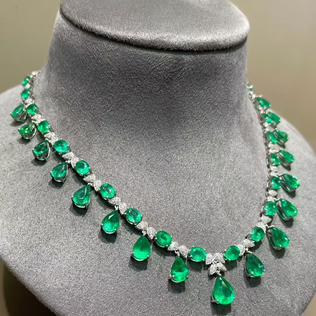 14k Gold 11 Ct Natural Emerald & Diamond Necklace - 3