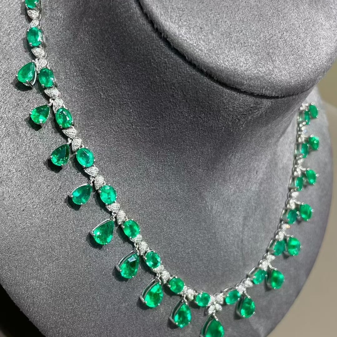 14k Gold 11 Ct Natural Emerald & Diamond Necklace - 5