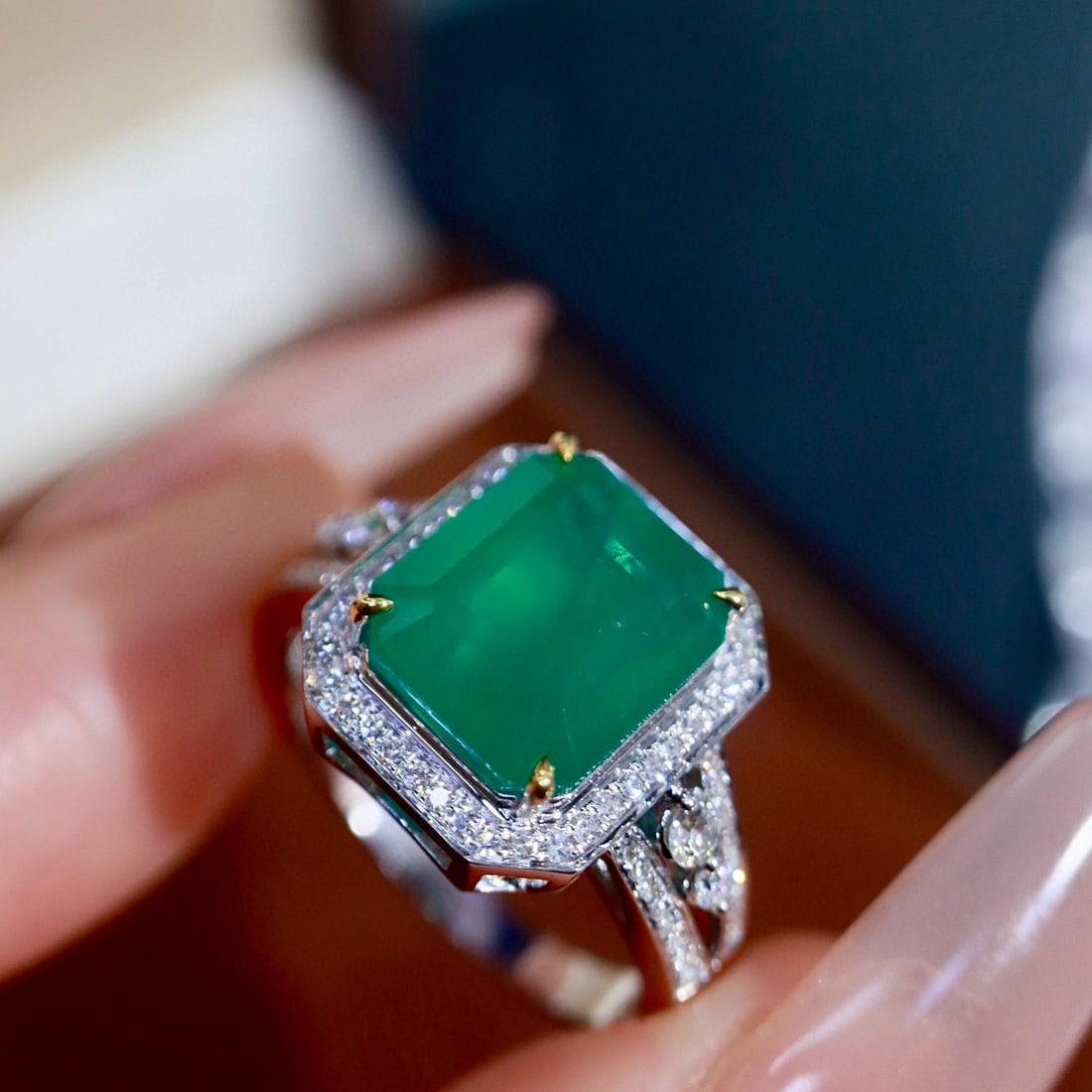 14k Gold 4.16 Ctw Natural Emerald & Diamond Ring - 2