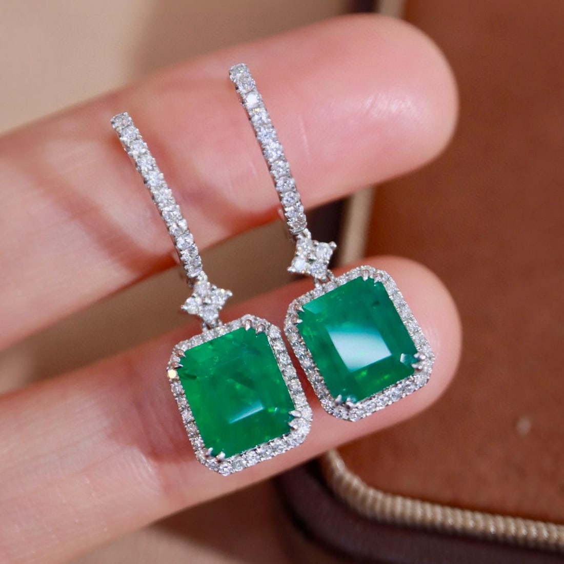 14k Gold 4.46 Ctw Natural Emerald & Diamond Earrings: Ref:231137050 // gold content:14k gold // main gemstone:emerald // shape:octagonal // carat weight:4. 06ct // color:green // treatment:natural // // adjacent gemstone 2 : diamond // shape:round // car