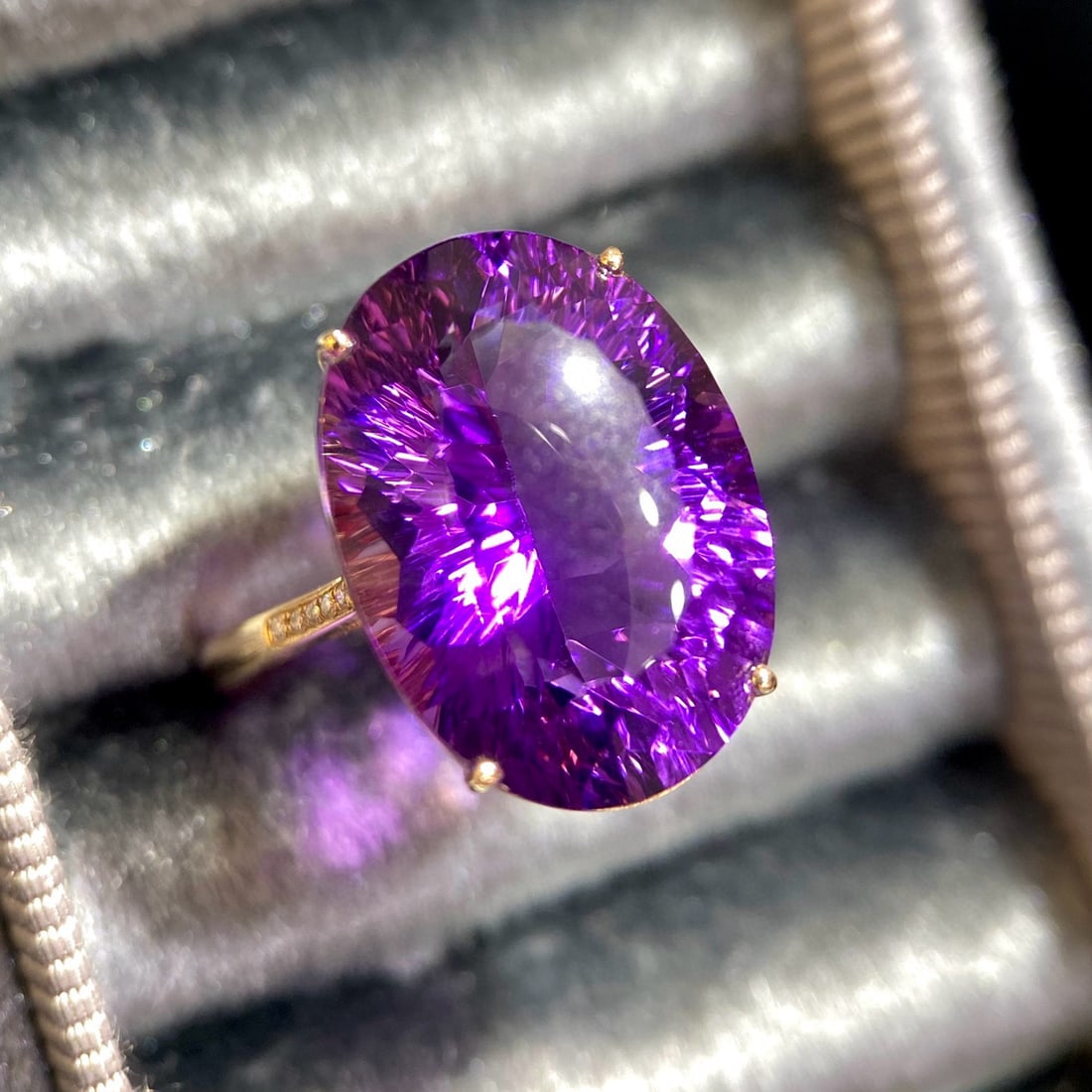 14k Gold 13 Ct Natural Amethyst & Diamond Ring - 4