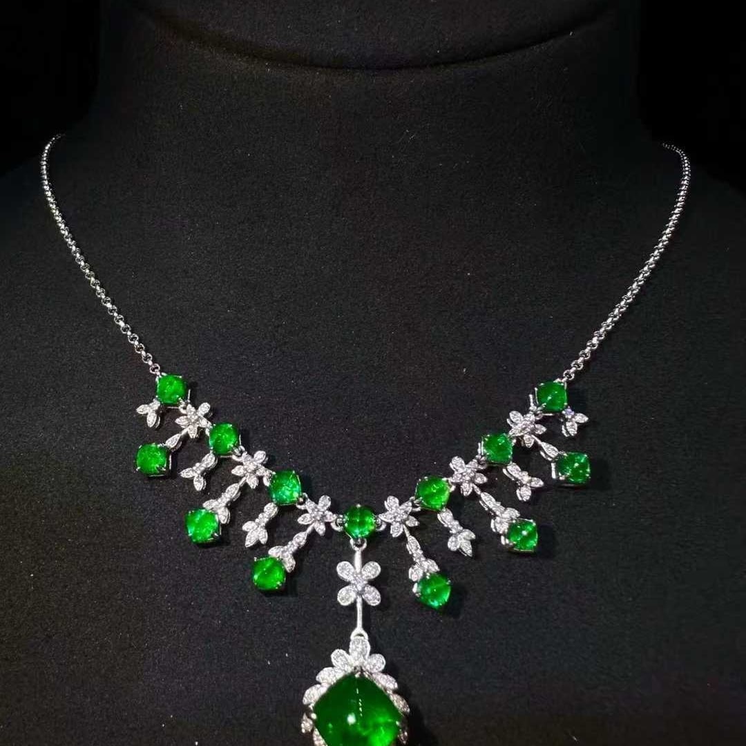 14k Gold 5.76 Ctw Natural Emerald & Diamond Necklace: Ref:231137085 // gold content:14k gold // main gemstone:emerald // shape:sugar-loaf // carat weight:5. 36ct // color:green // treatment:natural // // adjacent gemstone 2 : diamond // shape:round // ca