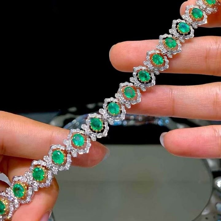 14k Gold 7.8 Ct Natural Emerald & Diamond Bracelet - 4