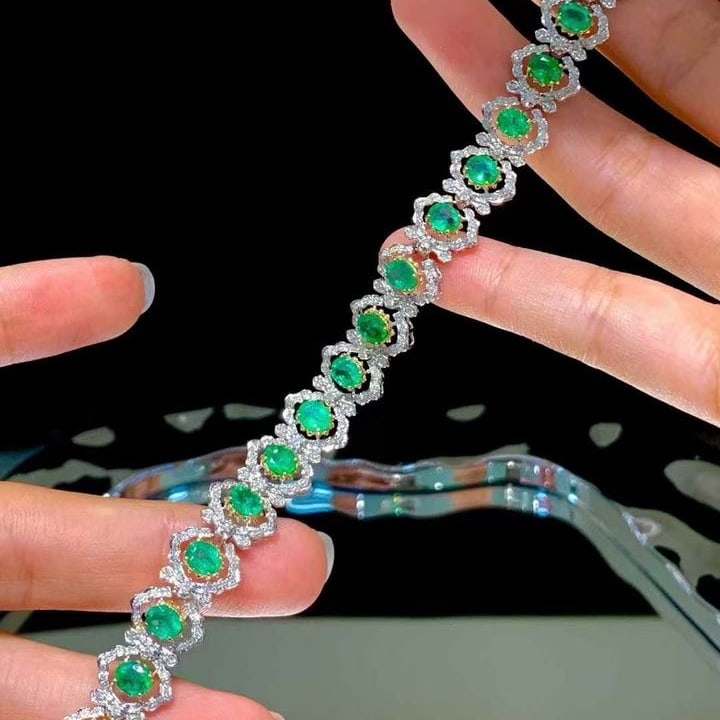 14k Gold 7.8 Ct Natural Emerald & Diamond Bracelet - 6